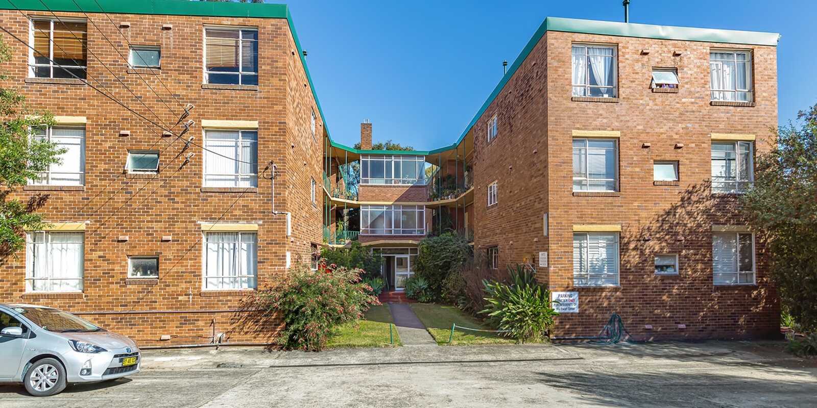 8/18A Ewart Street Marrickville