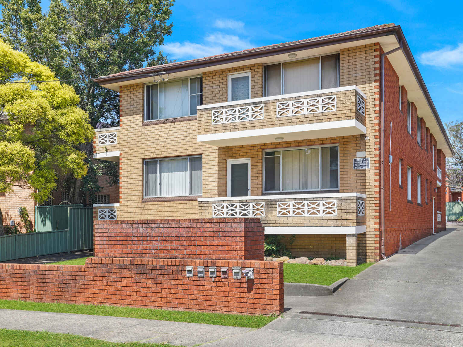 2/23 Park Street Campsie
