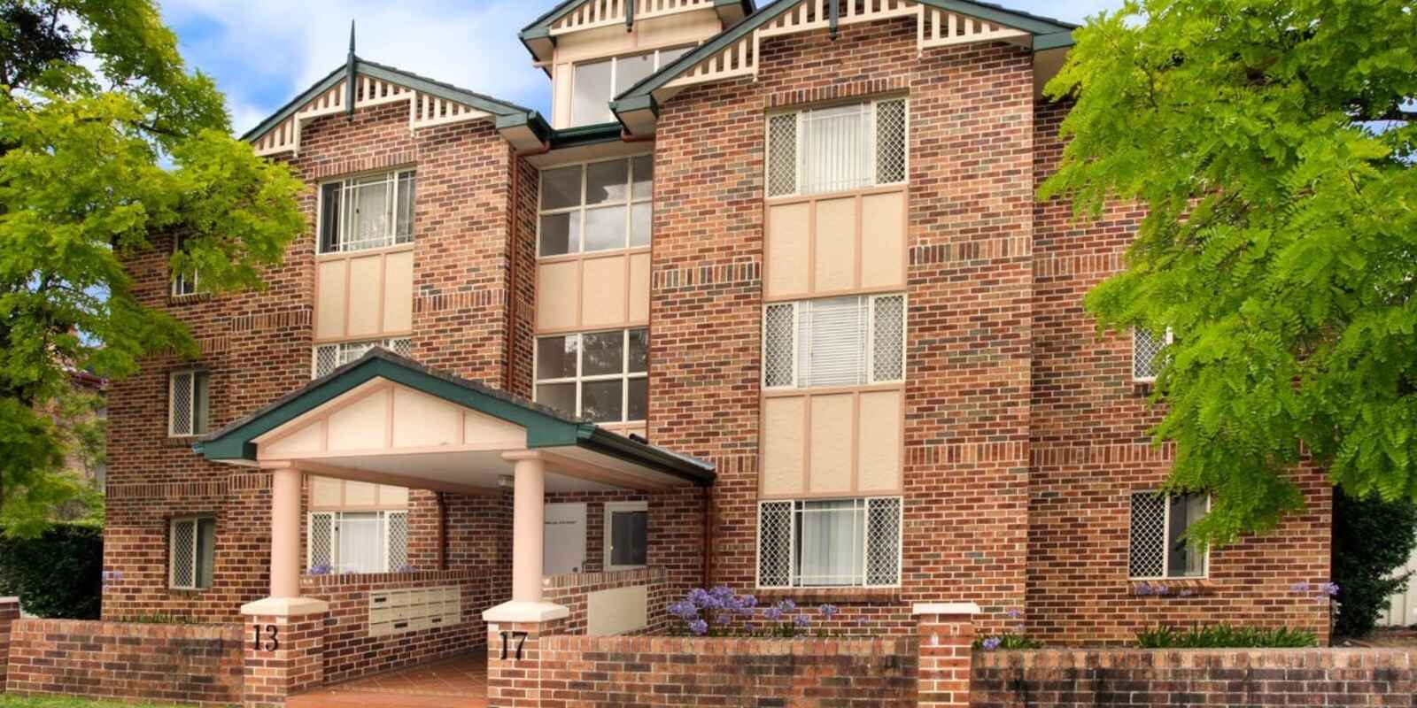 27/13 Hampden Street Beverly Hills