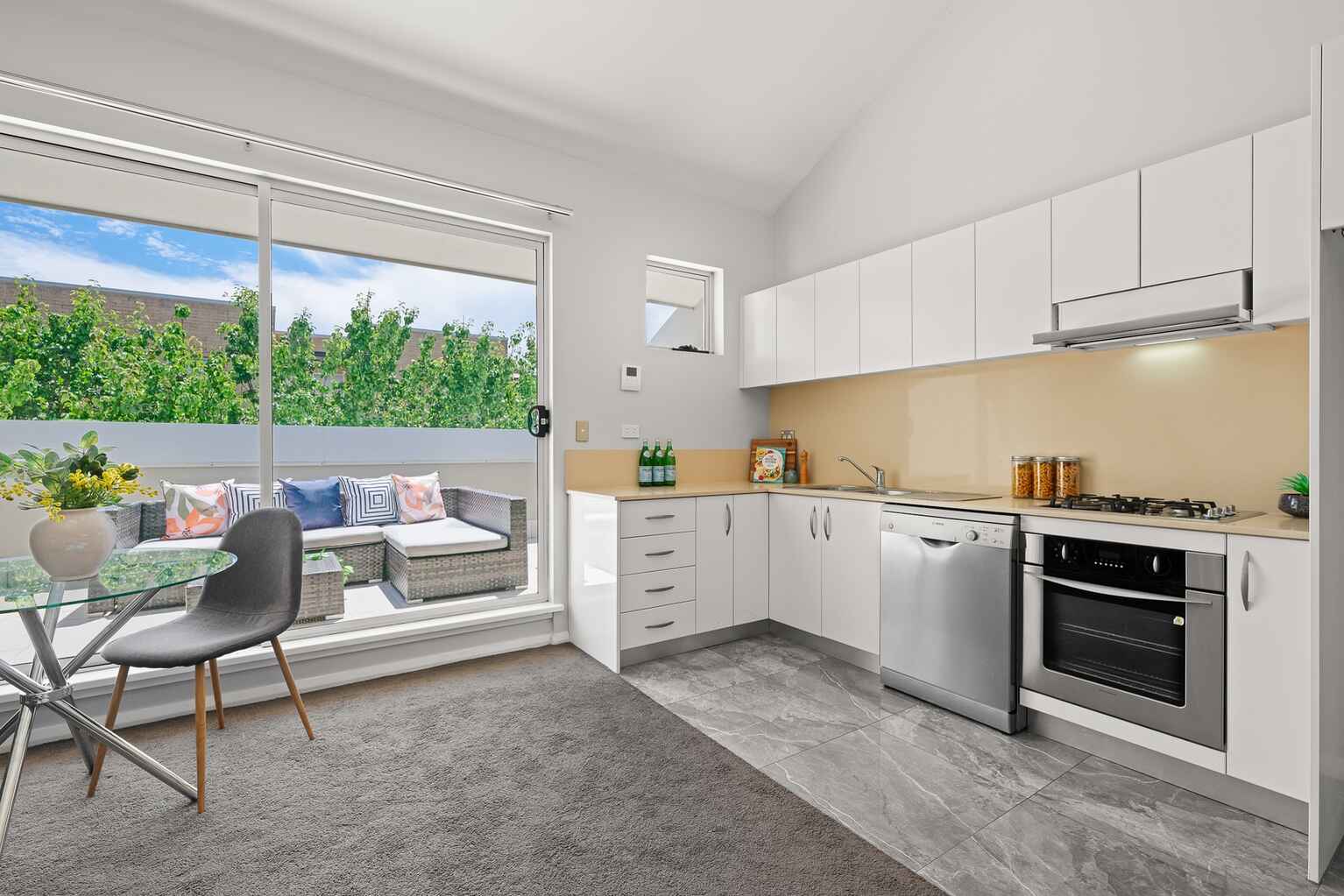 16/20 Close Street Canterbury