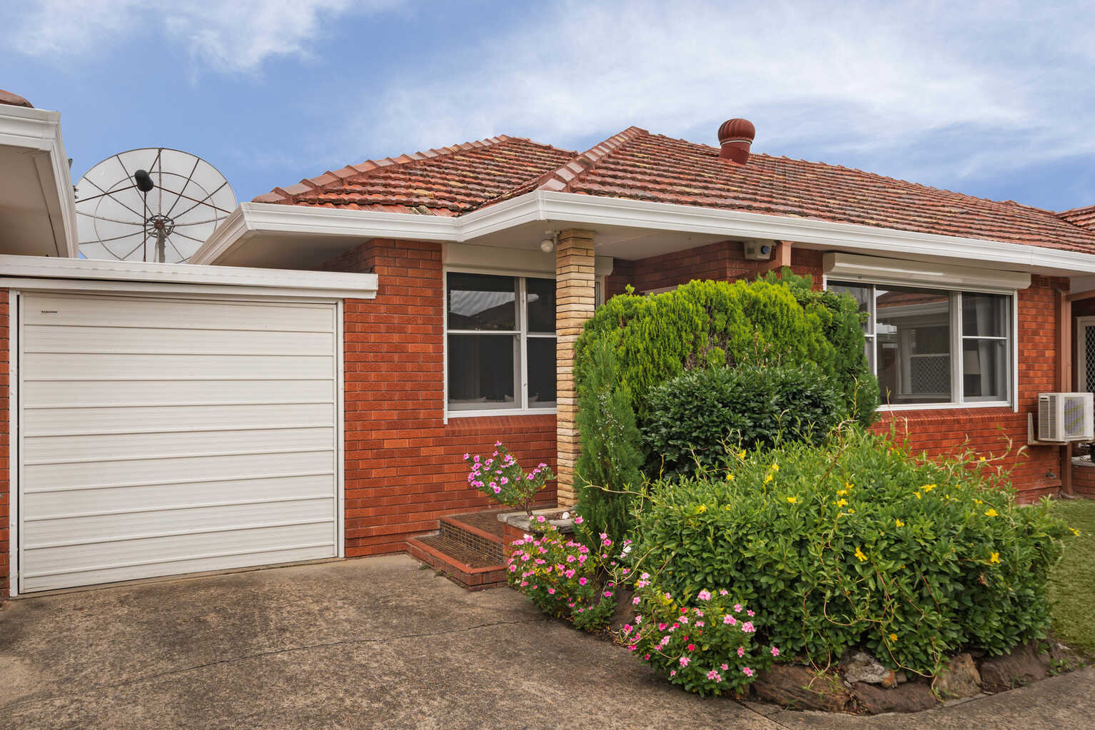 4/15 Solander Street Monterey