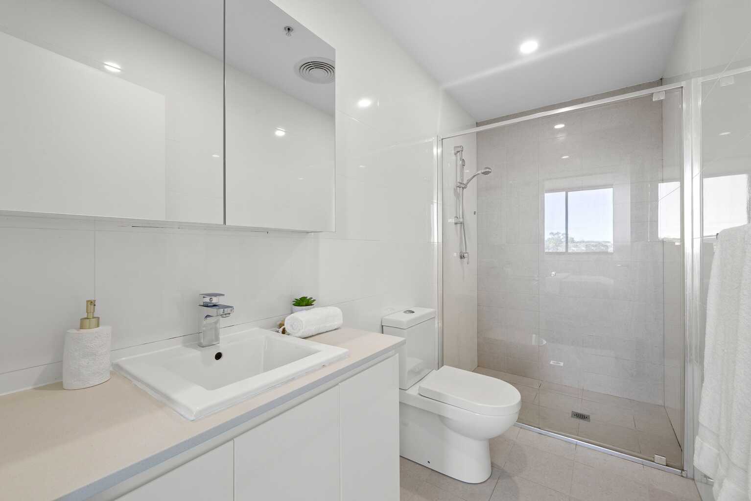 527/2E Charles Street Canterbury