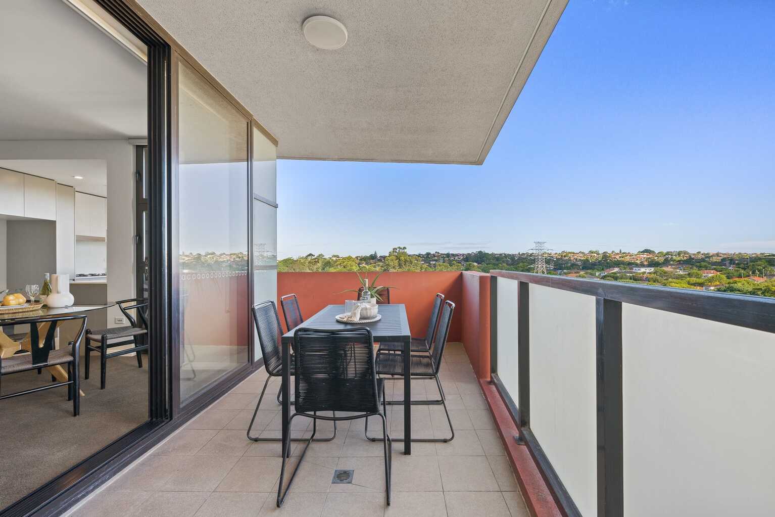 527/2E Charles Street Canterbury