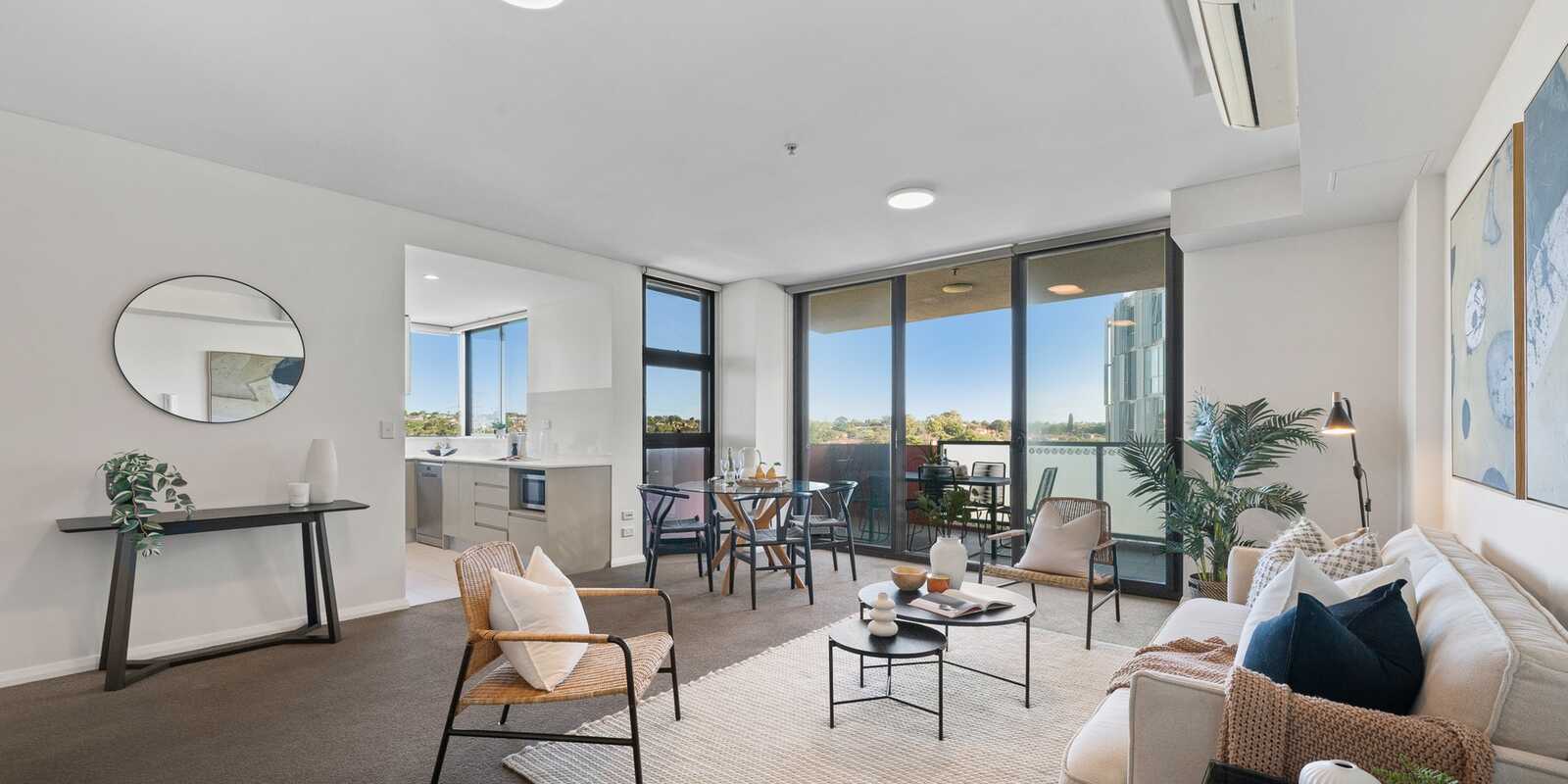 527/2E Charles Street Canterbury