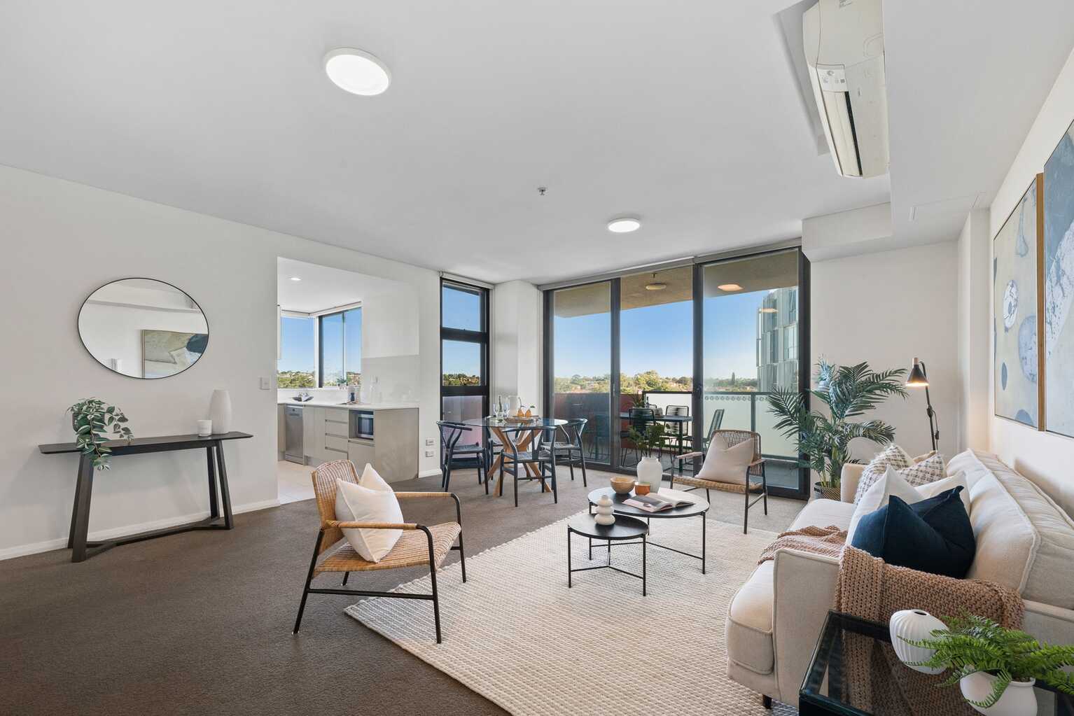 527/2E Charles Street Canterbury