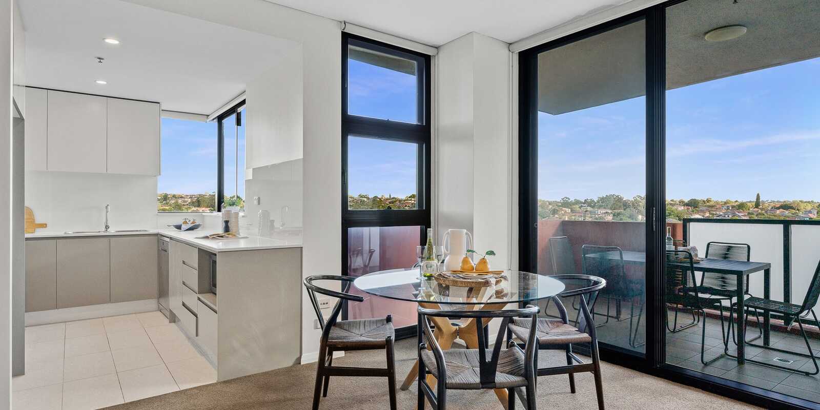 527/2E Charles Street Canterbury