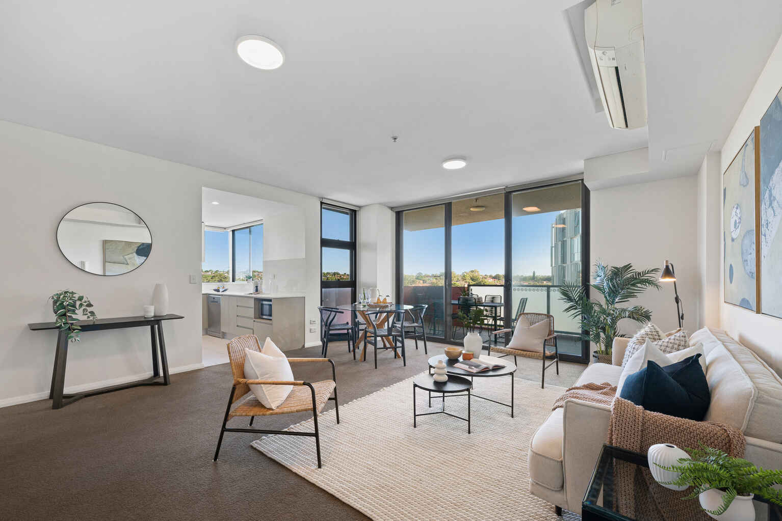 527/2E Charles Street Canterbury