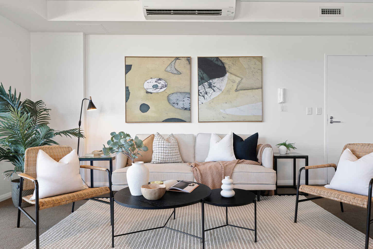 527/2E Charles Street Canterbury