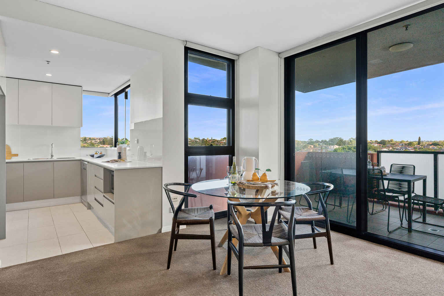 527/2E Charles Street Canterbury