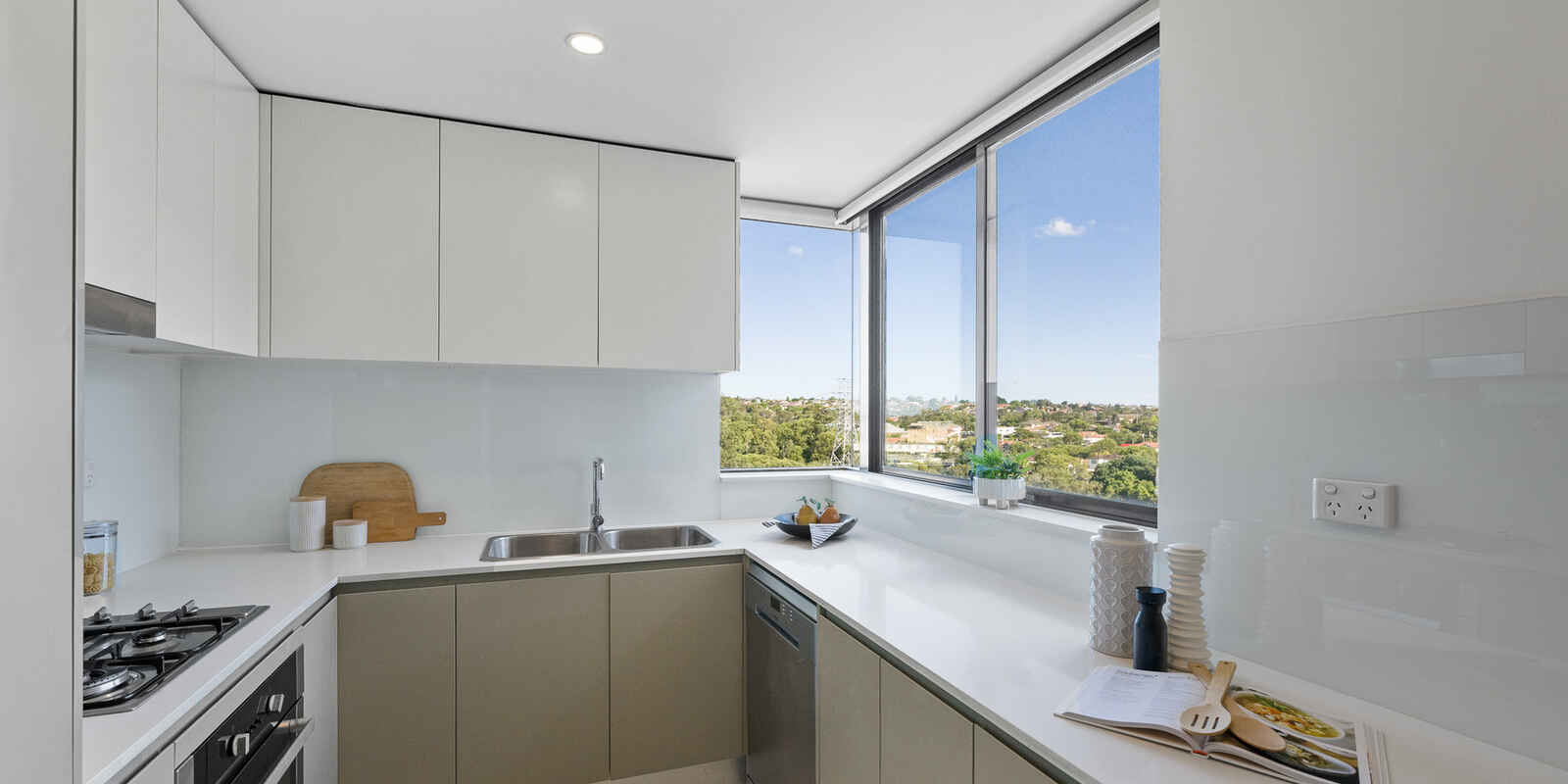 527/2E Charles Street Canterbury