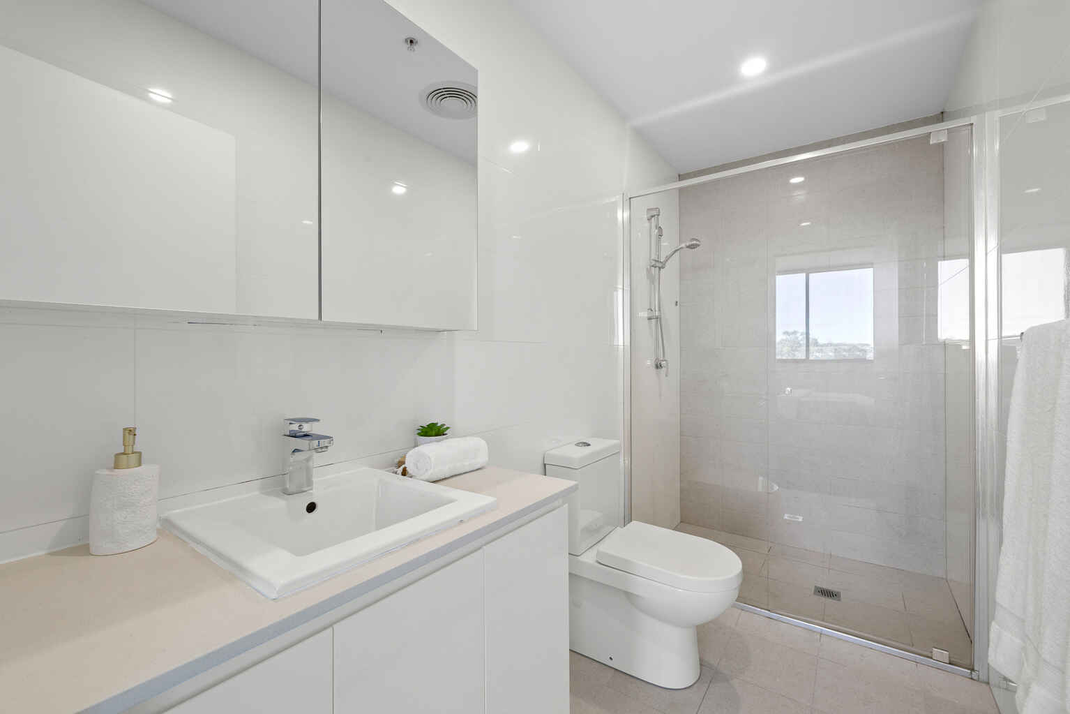 527/2E Charles Street Canterbury