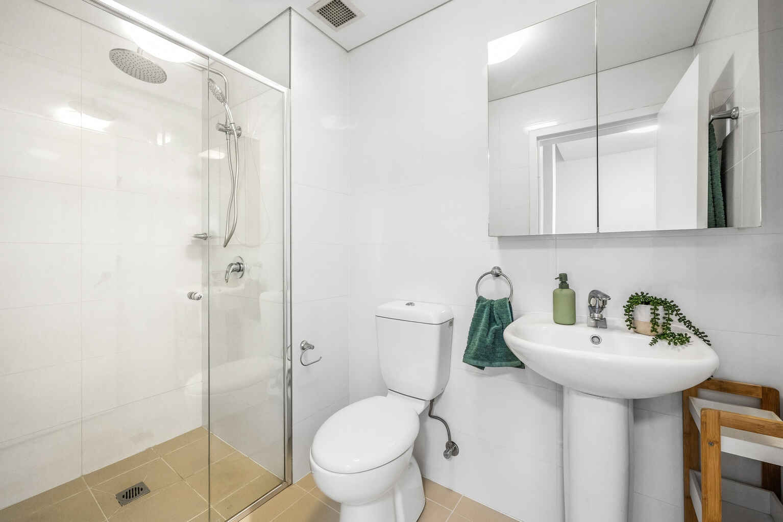 82/20 Close Street Canterbury 82/20 Close Street Canterbury